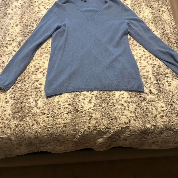 Ann Taylor 100% Cashmere V-Neck Blue Sweater - Picture 2 of 4
